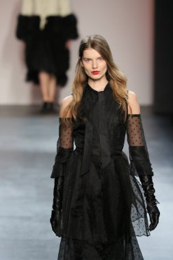 model wearing Salinas Fall 2016