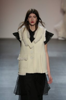 model wearing Salinas Fall 2016