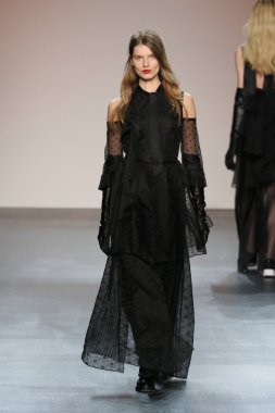 model wearing Salinas Fall 2016