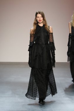 model wearing Salinas Fall 2016