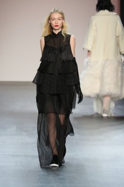 model wearing Salinas Fall 2016