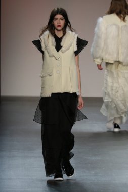 model wearing Salinas Fall 2016