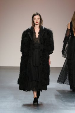 model wearing Salinas Fall 2016