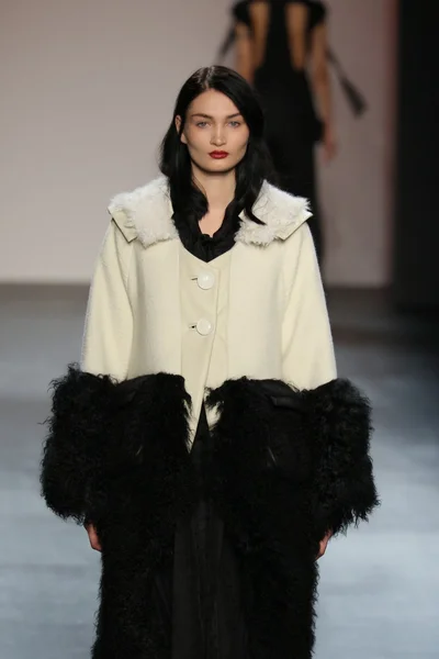 Model wearing Salinas Fall 2016 — 스톡 사진