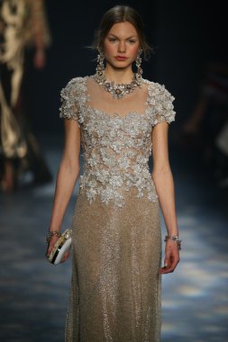 model wearing Marchesa Fall 2016