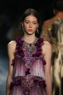 model wearing Marchesa Fall 2016