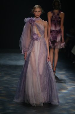 model wearing Marchesa Fall 2016