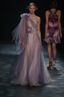 model wearing Marchesa Fall 2016