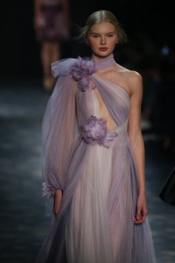 model wearing Marchesa Fall 2016