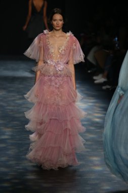 model wearing Marchesa Fall 2016