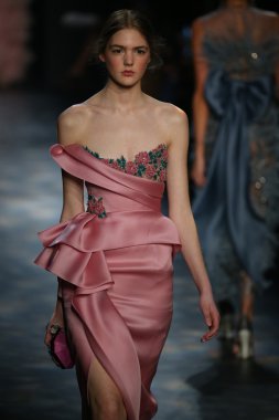 model wearing Marchesa Fall 2016