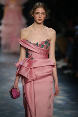 model wearing Marchesa Fall 2016