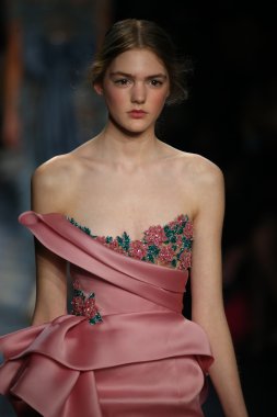 model wearing Marchesa Fall 2016