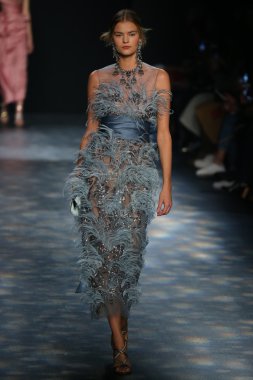 model wearing Marchesa Fall 2016