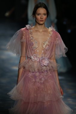 model wearing Marchesa Fall 2016