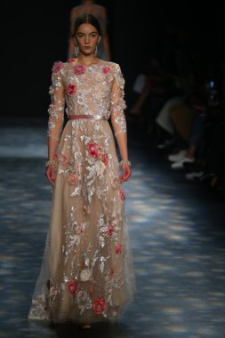 model wearing Marchesa Fall 2016