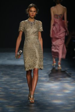 model wearing Marchesa Fall 2016