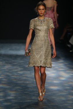 model wearing Marchesa Fall 2016