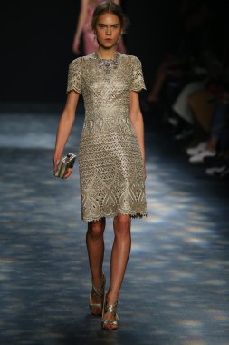 model wearing Marchesa Fall 2016