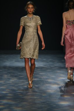 model wearing Marchesa Fall 2016