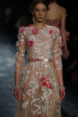 model wearing Marchesa Fall 2016