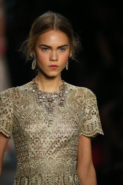 model wearing Marchesa Fall 2016