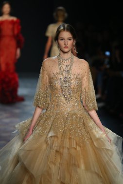 model wearing Marchesa Fall 2016