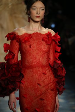 model wearing Marchesa Fall 2016