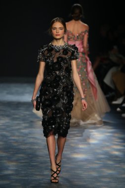 model wearing Marchesa Fall 2016