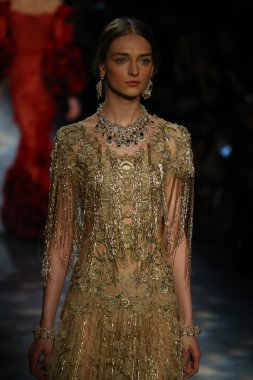 model wearing Marchesa Fall 2016