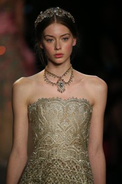 model wearing Marchesa Fall 2016