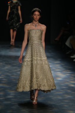 model wearing Marchesa Fall 2016