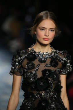 model wearing Marchesa Fall 2016