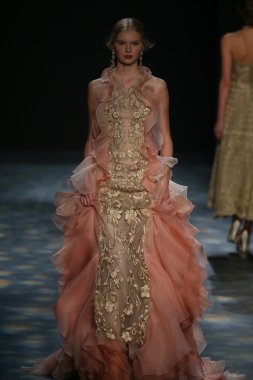 model wearing Marchesa Fall 2016