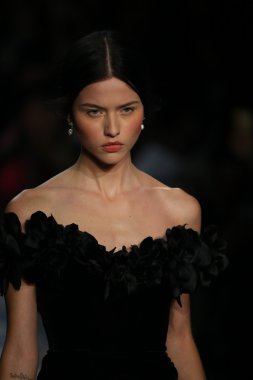 model wearing Marchesa Fall 2016