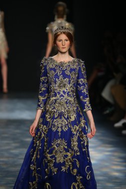 model wearing Marchesa Fall 2016