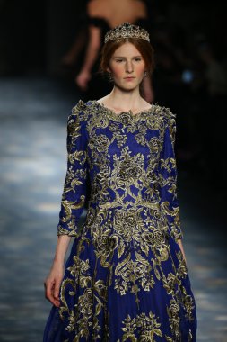 model wearing Marchesa Fall 2016