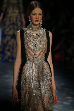 model wearing Marchesa Fall 2016