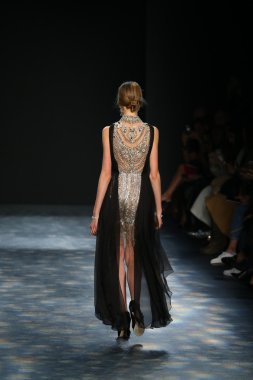 model wearing Marchesa Fall 2016