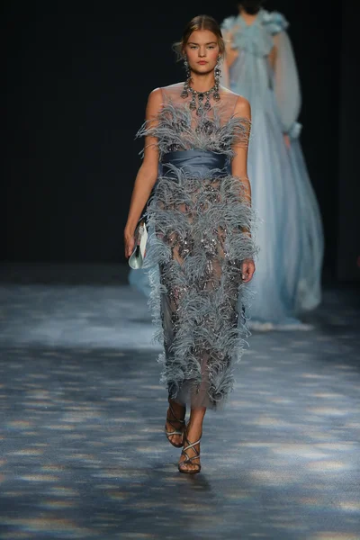 Model wearing Marchesa Fall 2016 — Stok fotoğraf