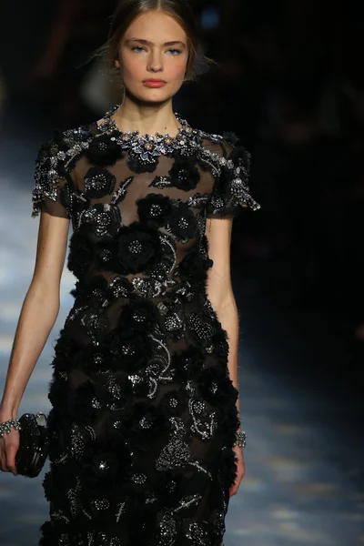 Model wearing Marchesa Fall 2016 — Stok fotoğraf