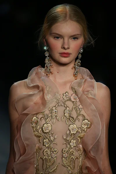 Model wearing Marchesa Fall 2016 — Stok fotoğraf