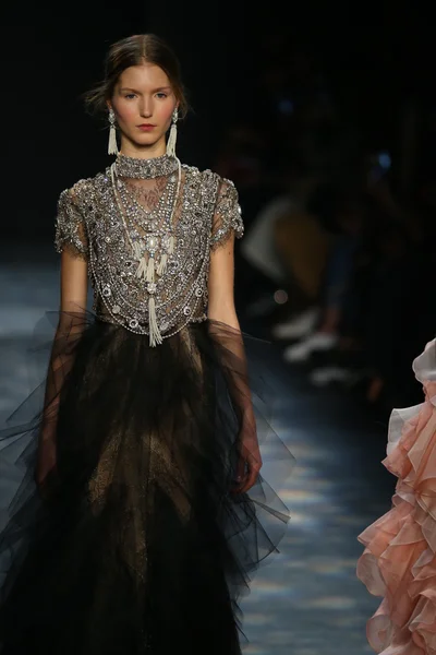 Model wearing Marchesa Fall 2016 — Stok fotoğraf