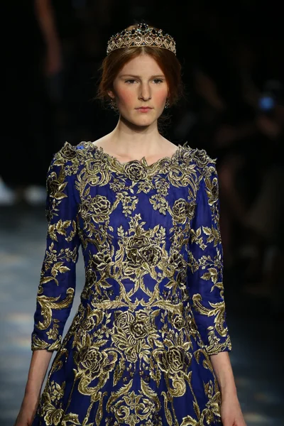 model wearing Marchesa Fall 2016