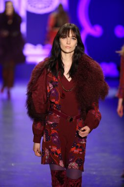 Anna Sui sonbahar 2016 gösteri