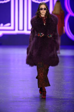 Anna Sui sonbahar 2016 gösteri