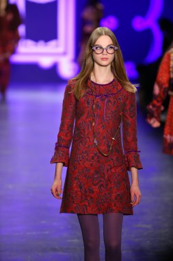 Anna Sui sonbahar 2016 gösteri