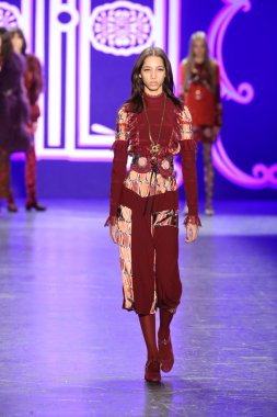 Anna Sui sonbahar 2016 gösteri