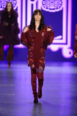 Anna Sui sonbahar 2016 gösteri
