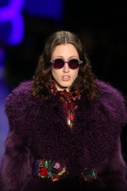 Anna Sui sonbahar 2016 gösteri